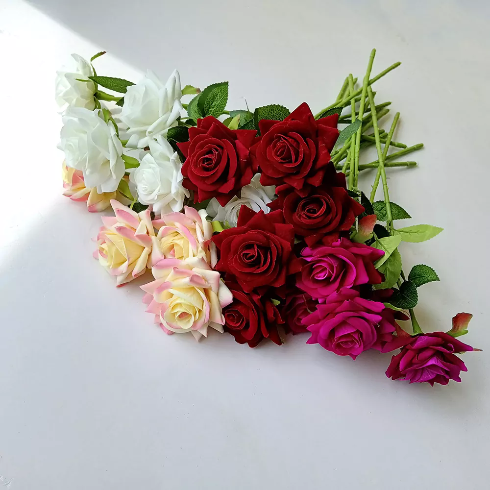 Hvordan gør man kunstige blomster mere realistiske?