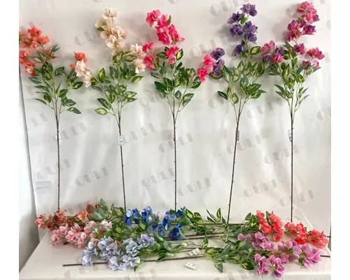 Hvordan man holder kunstige blomster ser friske ud